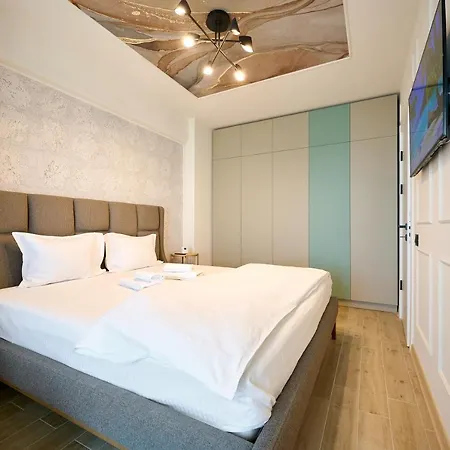 Scorpios - Infinity Pool &