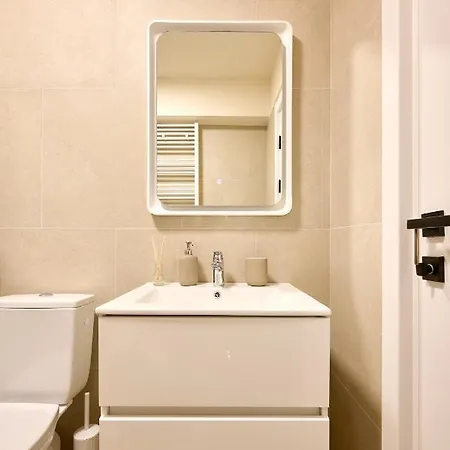 Scorpios - Infinity Pool & Apartment