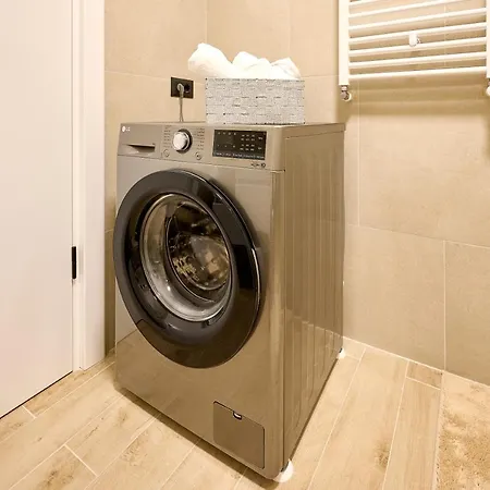 Scorpios - Infinity Pool &