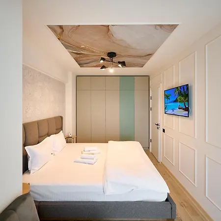 Scorpios - Infinity Pool & Năvodari