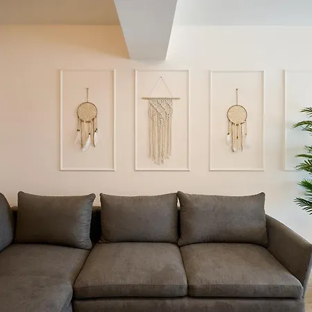 Scorpios - Infinity Pool & Apartment