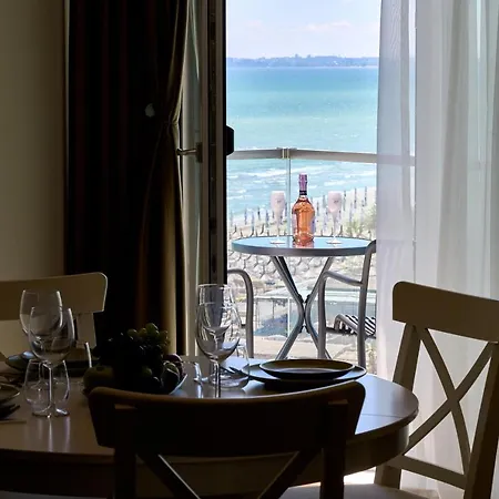 Scorpios - Infinity Pool &