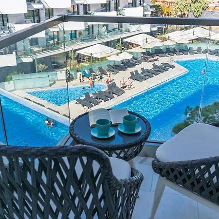 Scorpios - Infinity Pool & Apartment