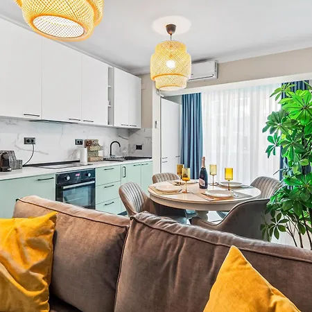 Scorpios - Infinity Pool & *