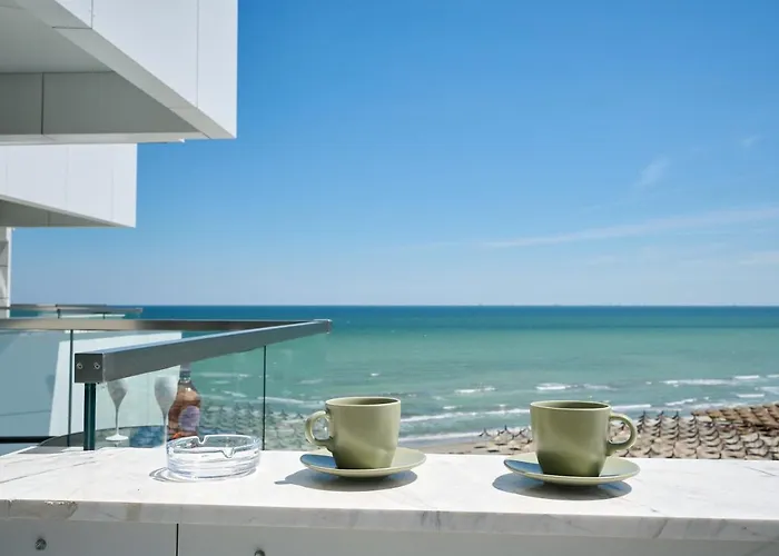 Scorpios - Infinity Pool & Năvodari