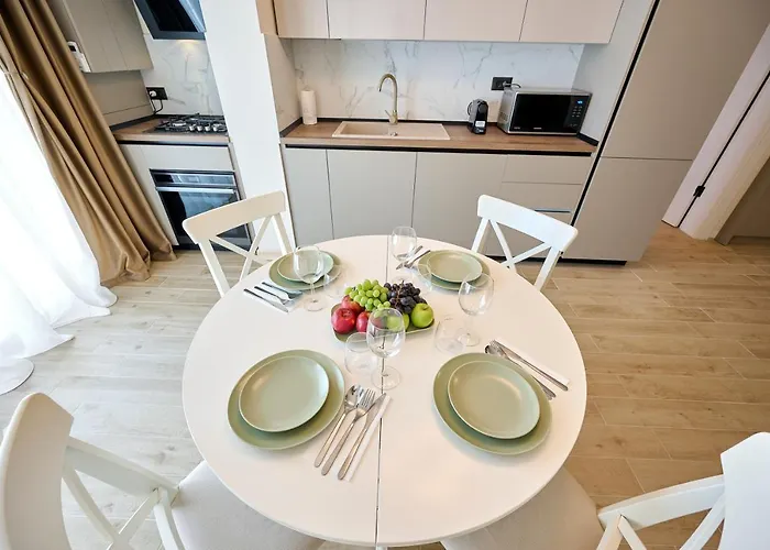 Scorpios - Infinity Pool & Năvodari