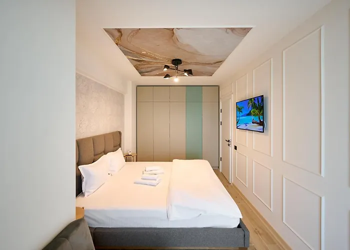 Scorpios - Infinity Pool & Năvodari