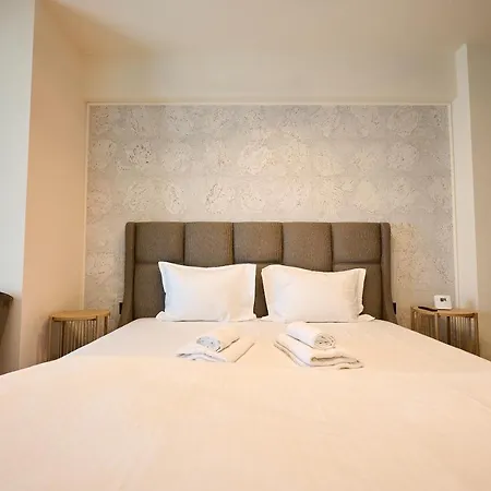 Scorpios - Infinity Pool &