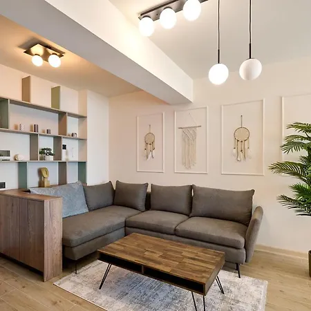 Scorpios - Infinity Pool &