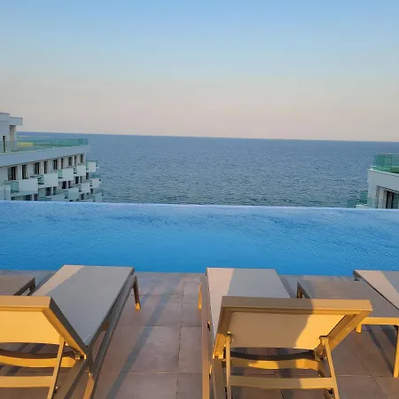 Scorpios In Infinity Pool & Năvodari