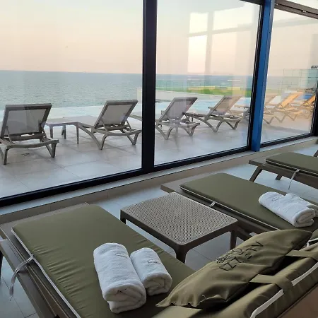 Scorpios - Infinity Pool & Spa Resort Apartment