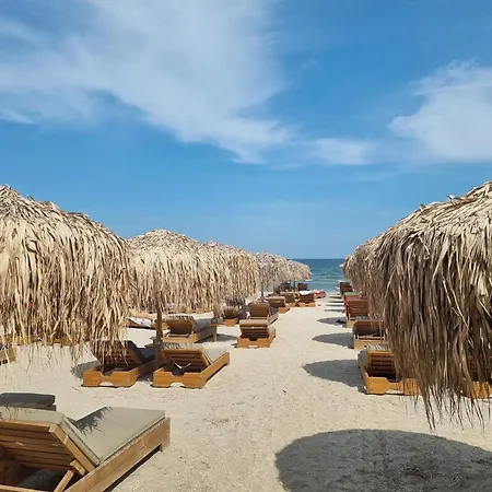 Scorpios - Infinity Pool & Appartement Năvodari