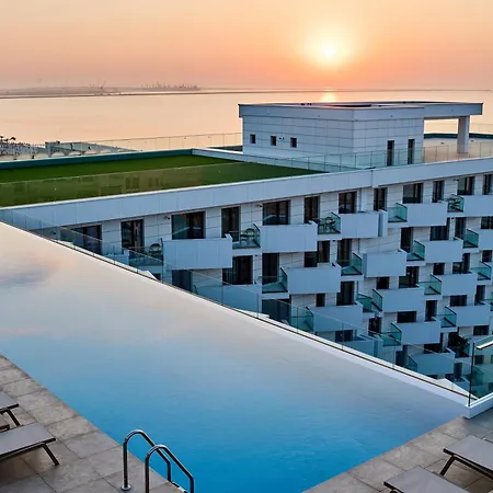 Scorpios - Infinity Pool & Spa Resort