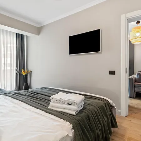 Scorpios - Infinity Pool & Năvodari