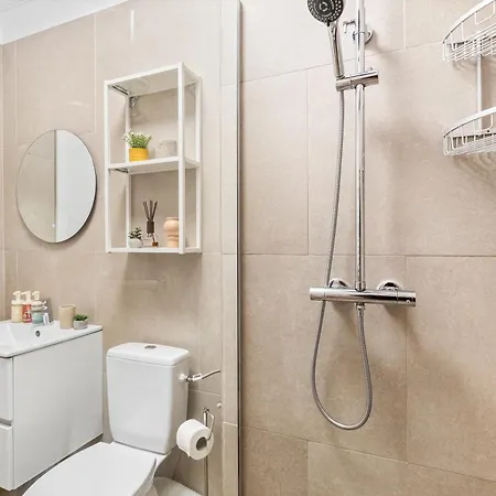 Scorpios - Infinity Pool & Appartement Năvodari