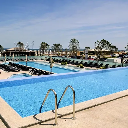 Namos In Infinity Pool & Spa Resort * Năvodari