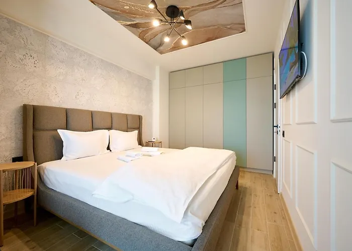 Scorpios - Infinity Pool &