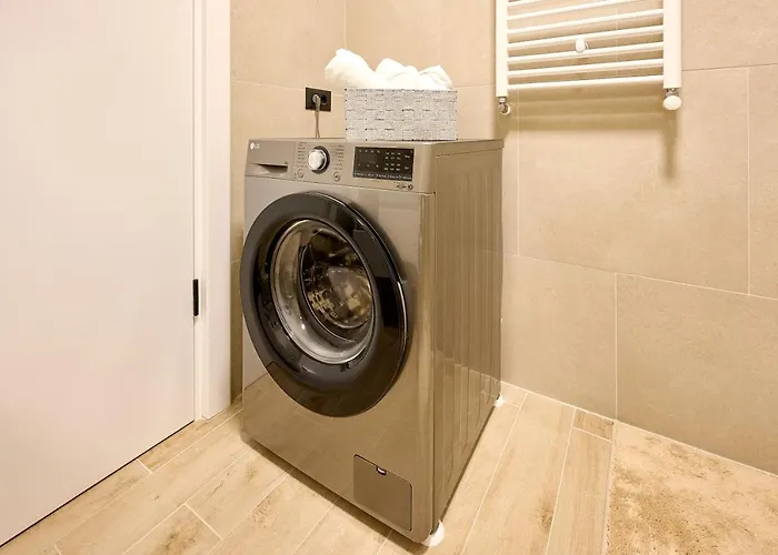 Scorpios - Infinity Pool &