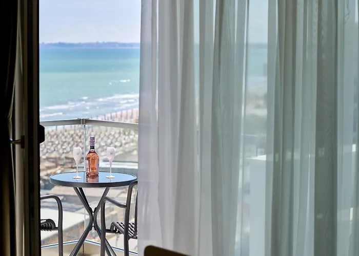 Scorpios - Infinity Pool & Apartment