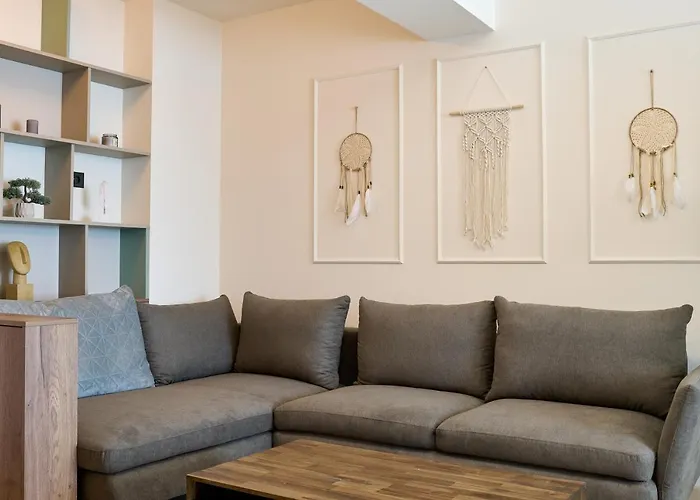 Scorpios - Infinity Pool & Navodari