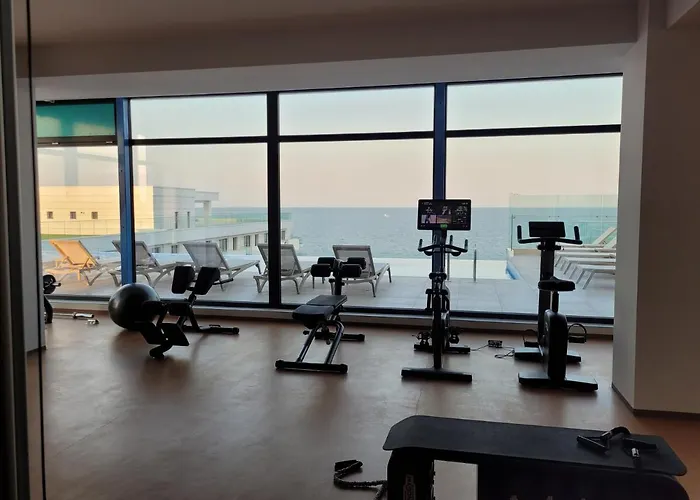 Scorpios - Infinity Pool & Lägenhet Năvodari