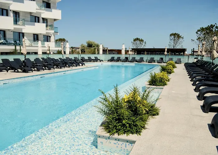 Scorpios - Infinity Pool & *