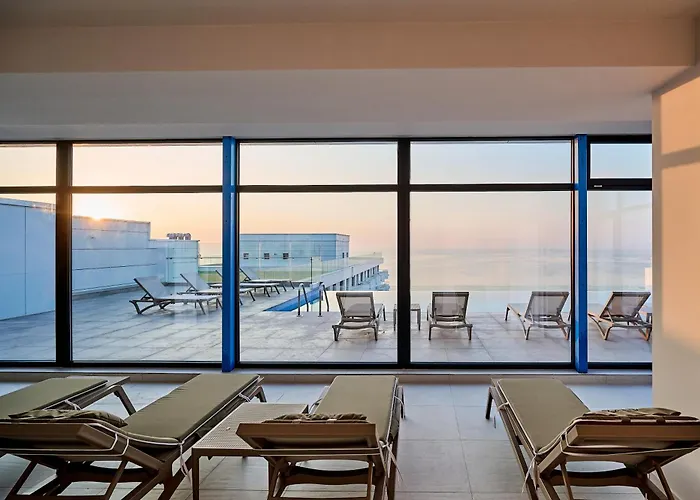 Scorpios - Infinity Pool & Navodari