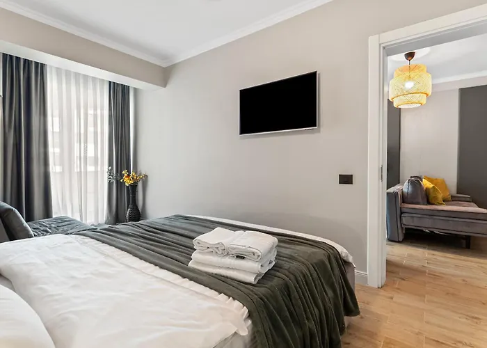 Scorpios - Infinity Pool & Navodari